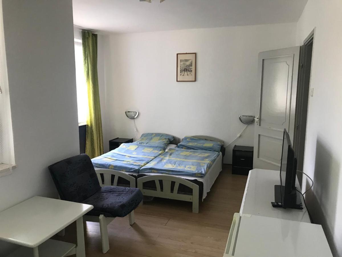 Francoise Szálló Balatonlelle Exterior foto